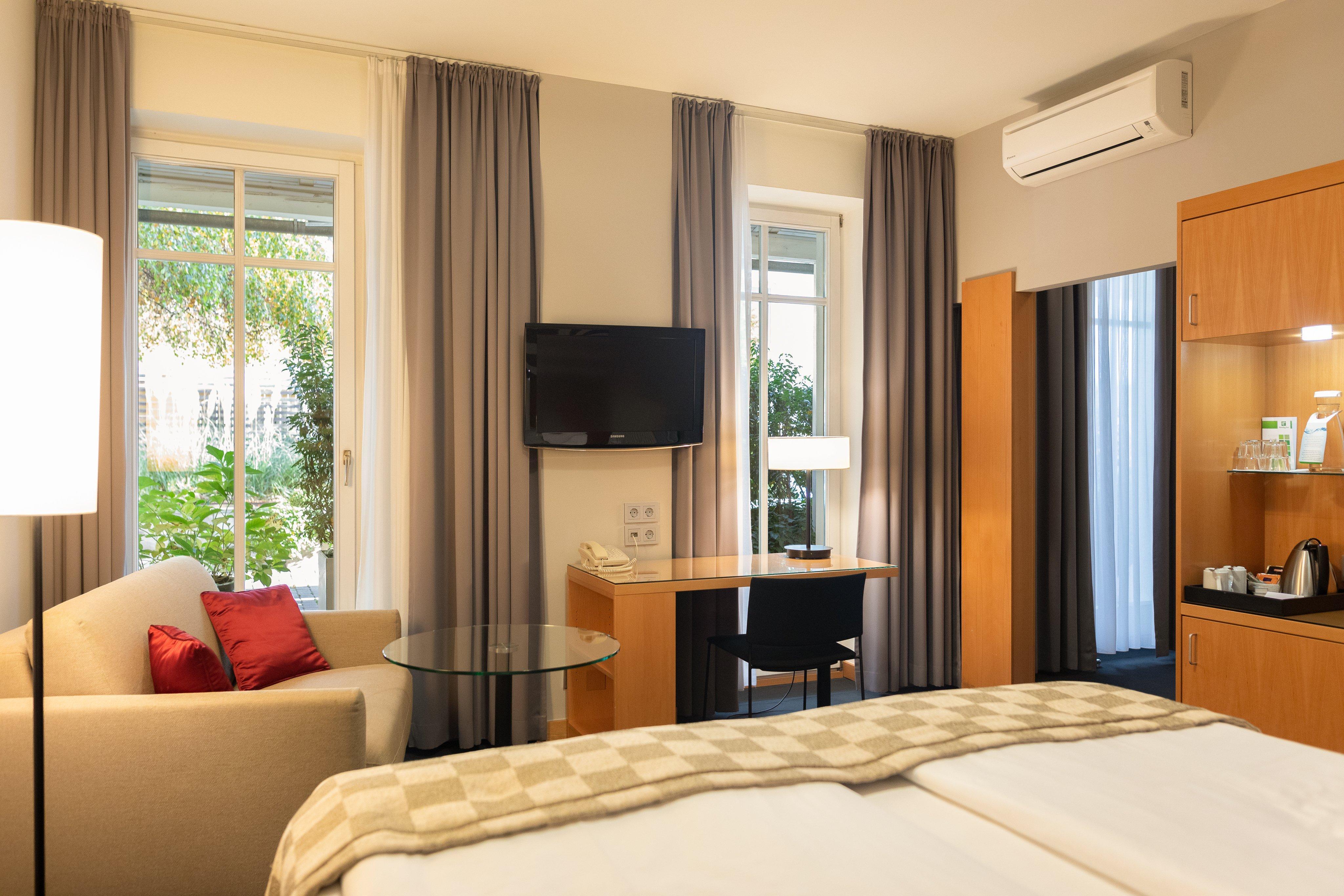 By Ihg