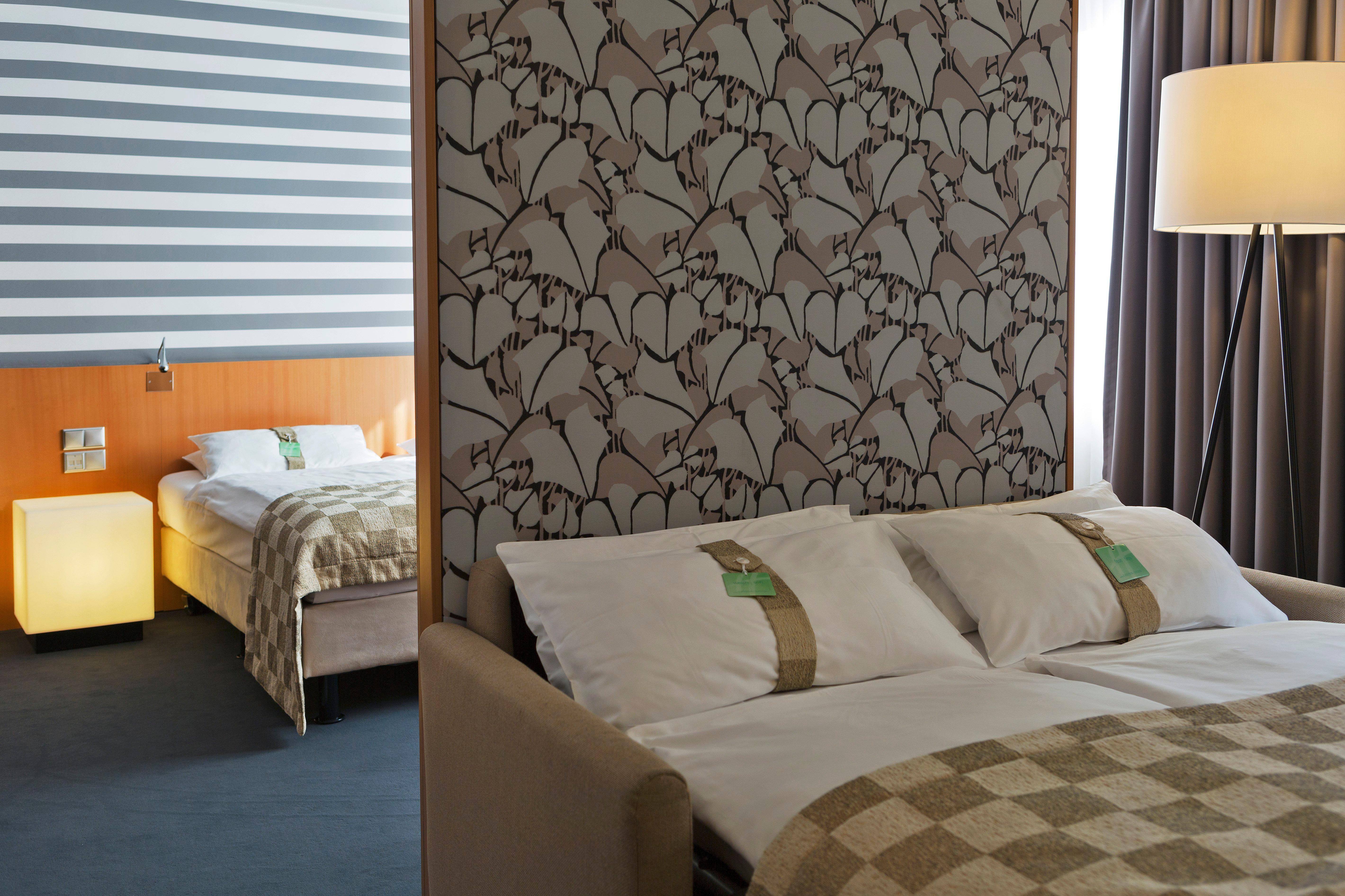 By Ihg