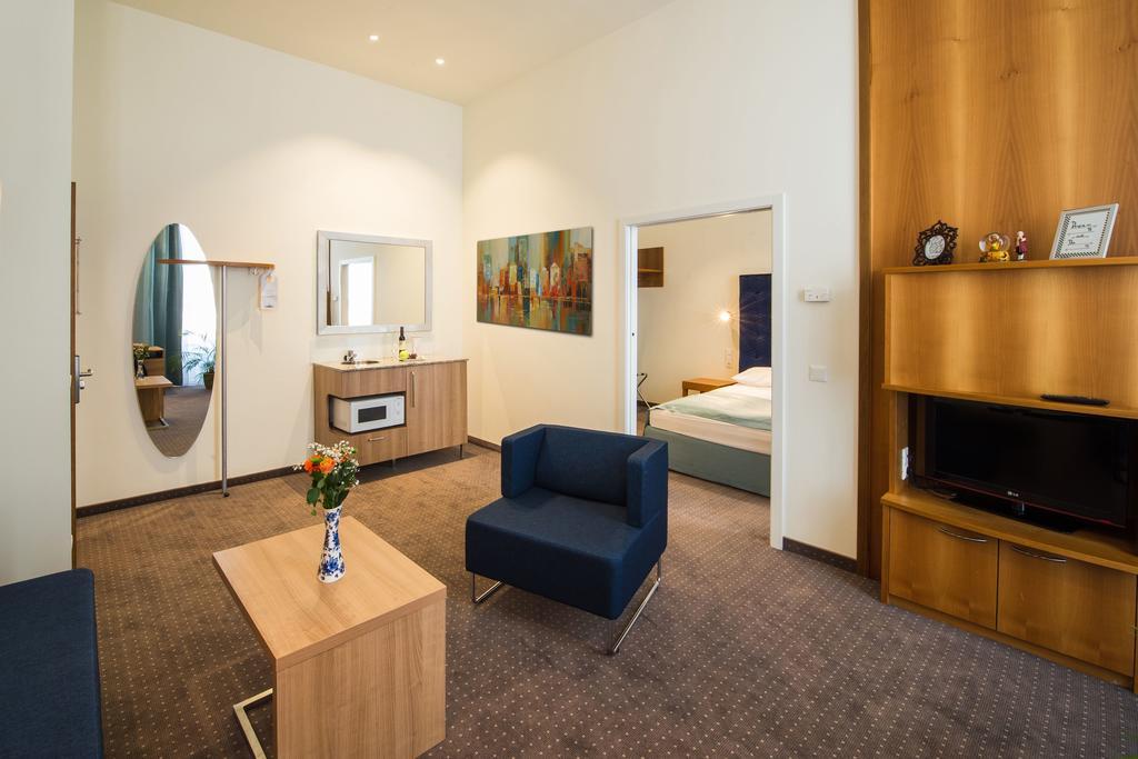 Hotel Hilight Suite Hotel 4*