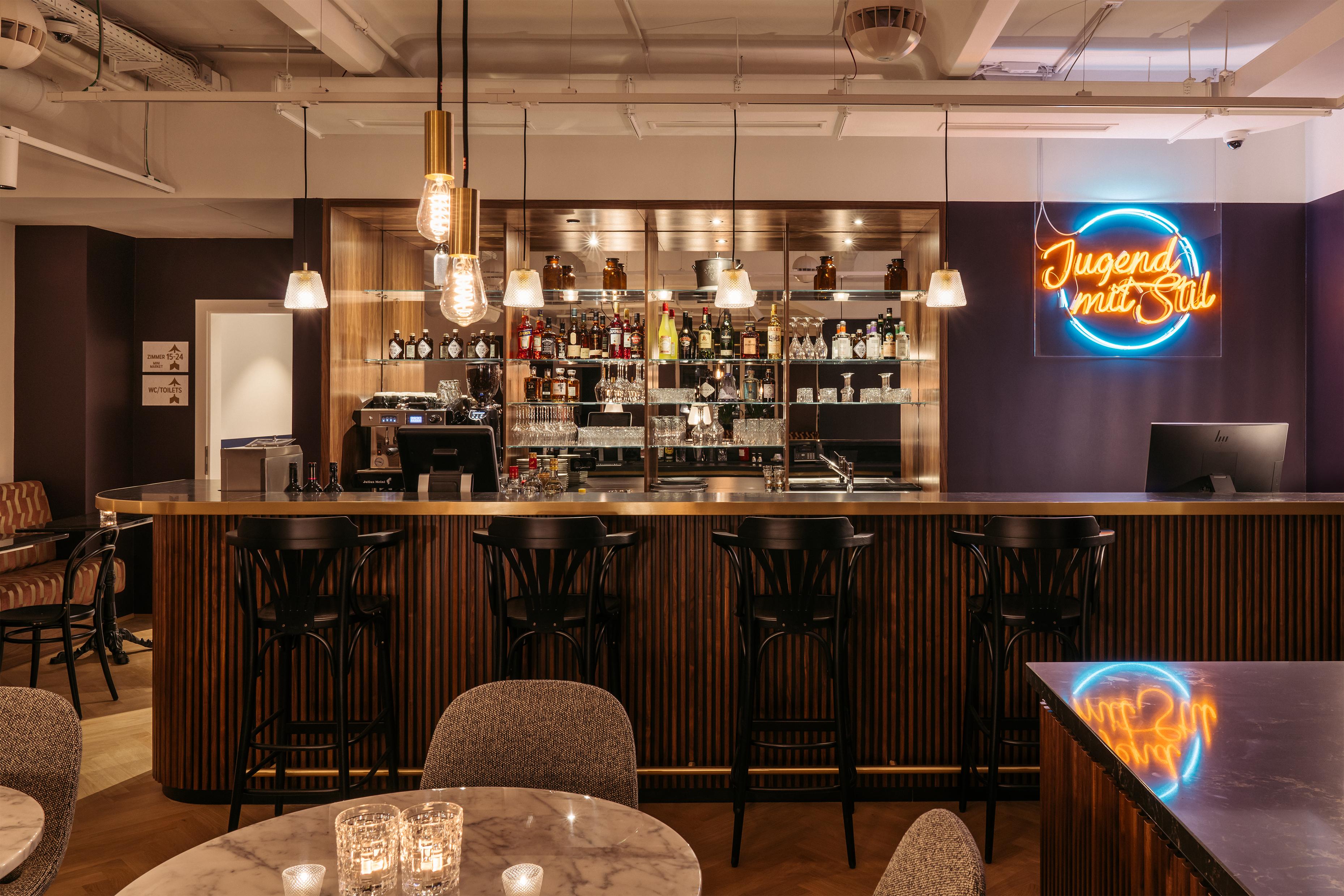 Schani Salon Hotel