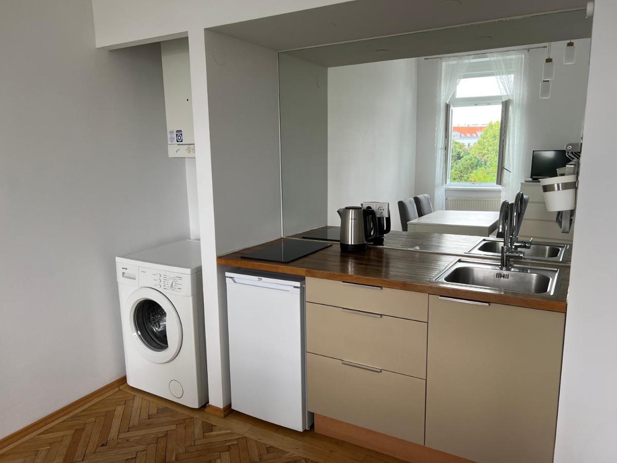 Apartment Cozy One Bedroom With Park View
