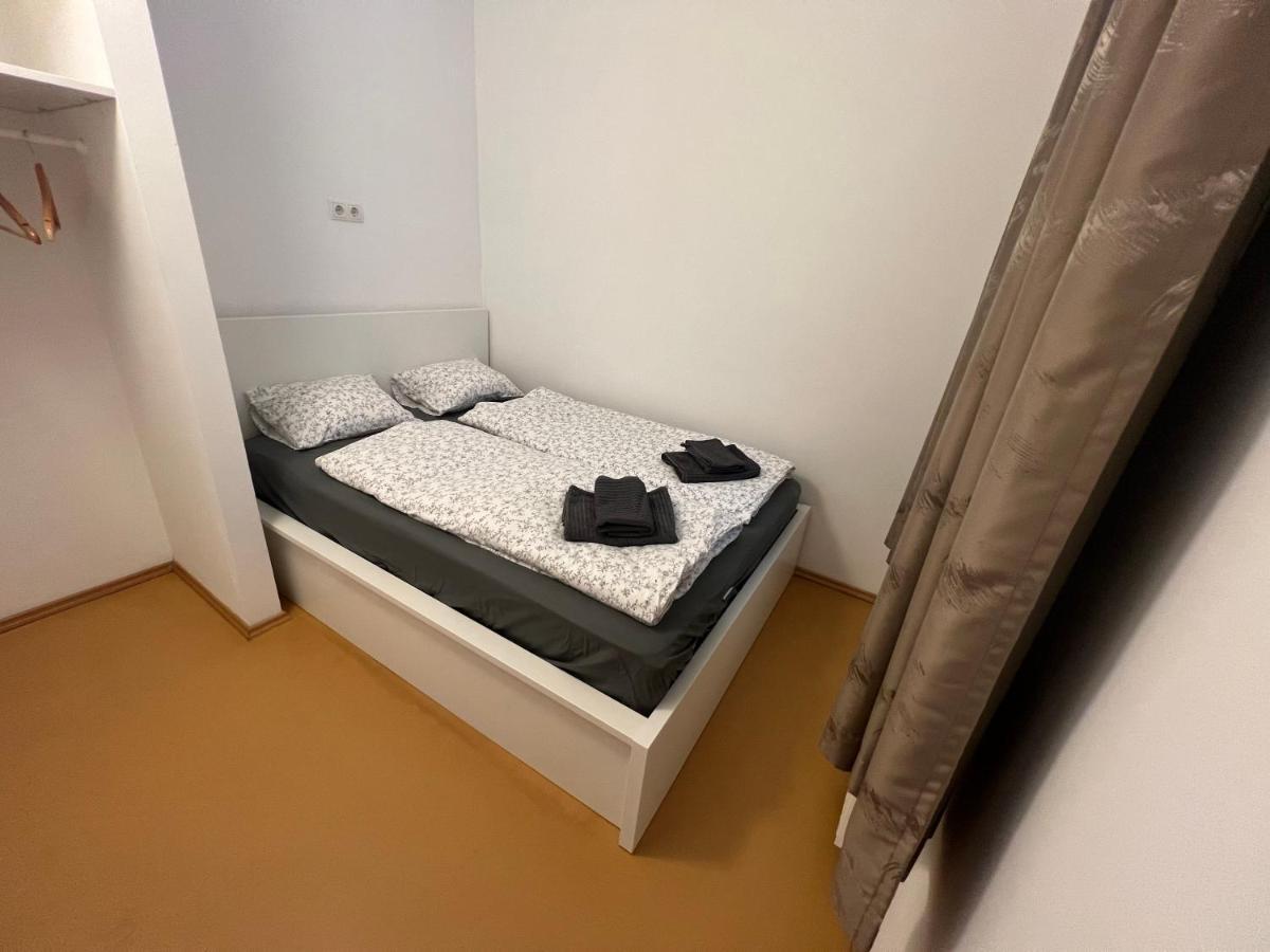 Apartment Cozy One Bedroom With Park View *