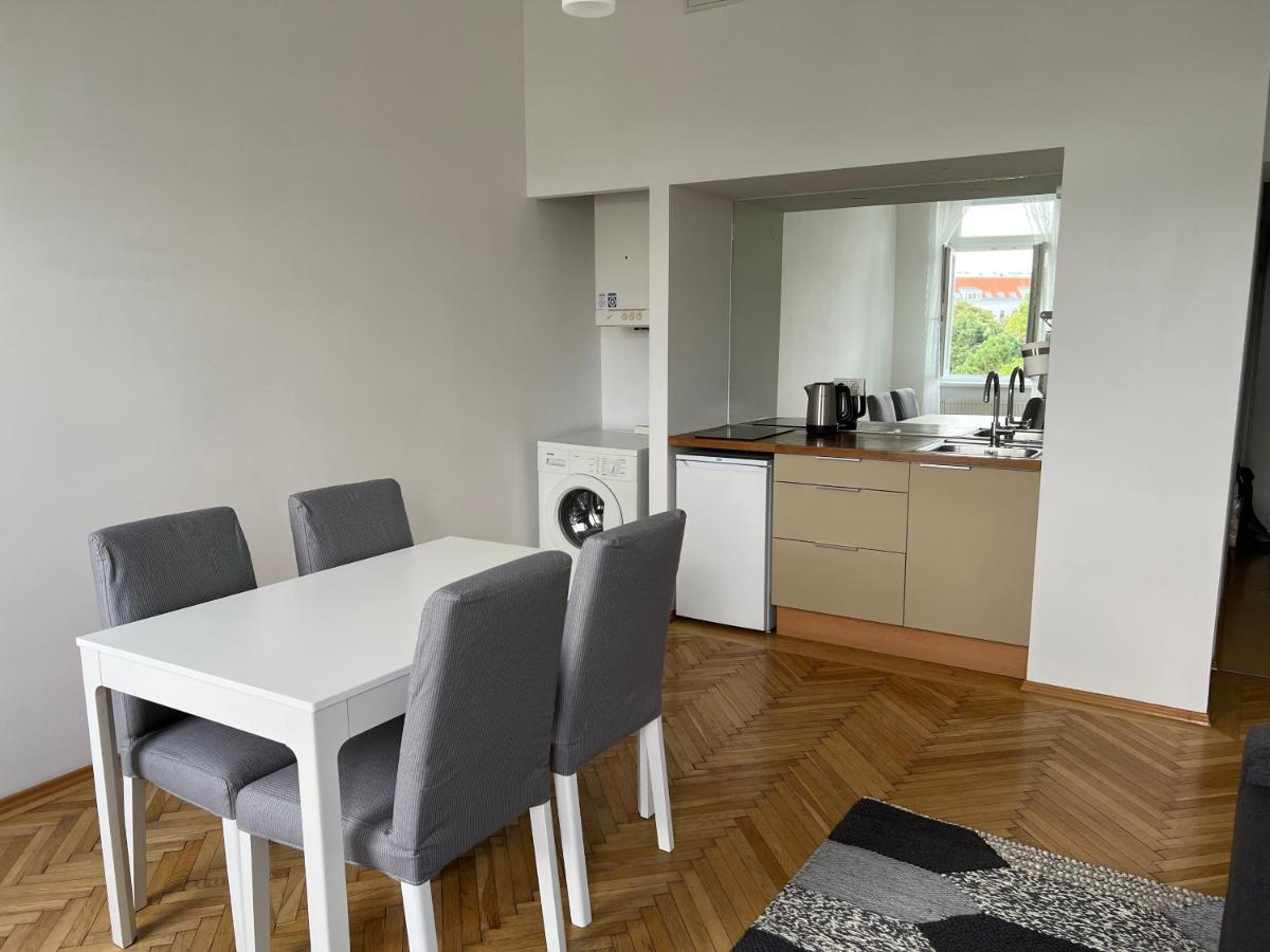 Cozy One Bedroom With Park View