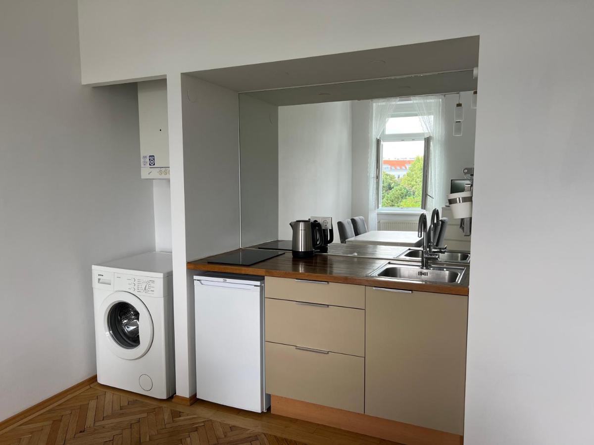 Cozy One Bedroom With Park View *