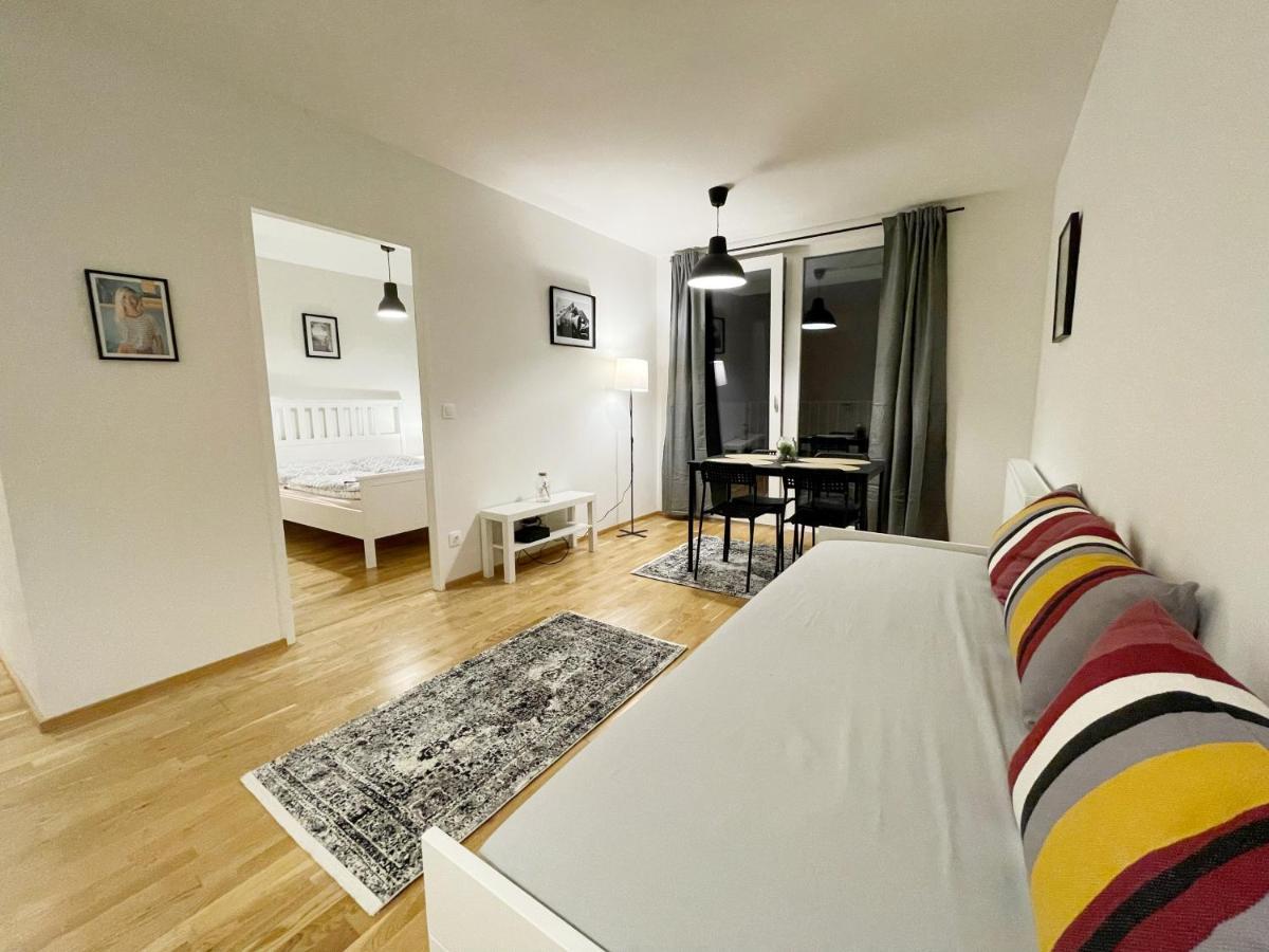 Muzeta11 - Modern Town With Balcony Apartment
