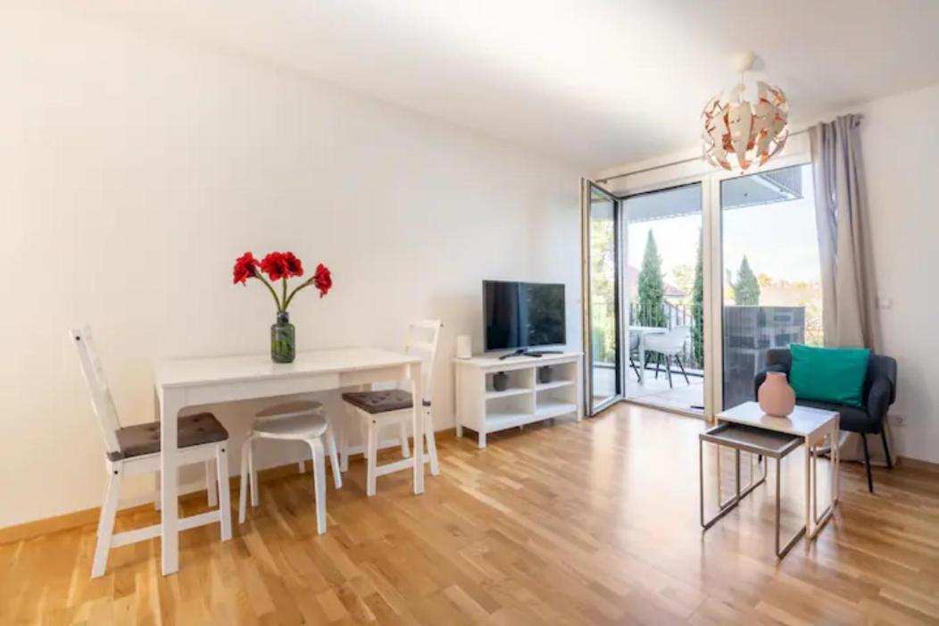 Near Lake Fully Furnished Beautiful * Vienna