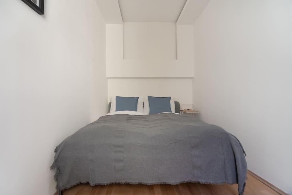 Apartamento Grosse Terrasse, Klimaanlage Und U-bahn Naehe