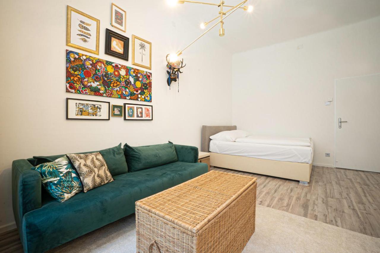 Schloss View Apartment: Designer First-floor Retreat Vienna