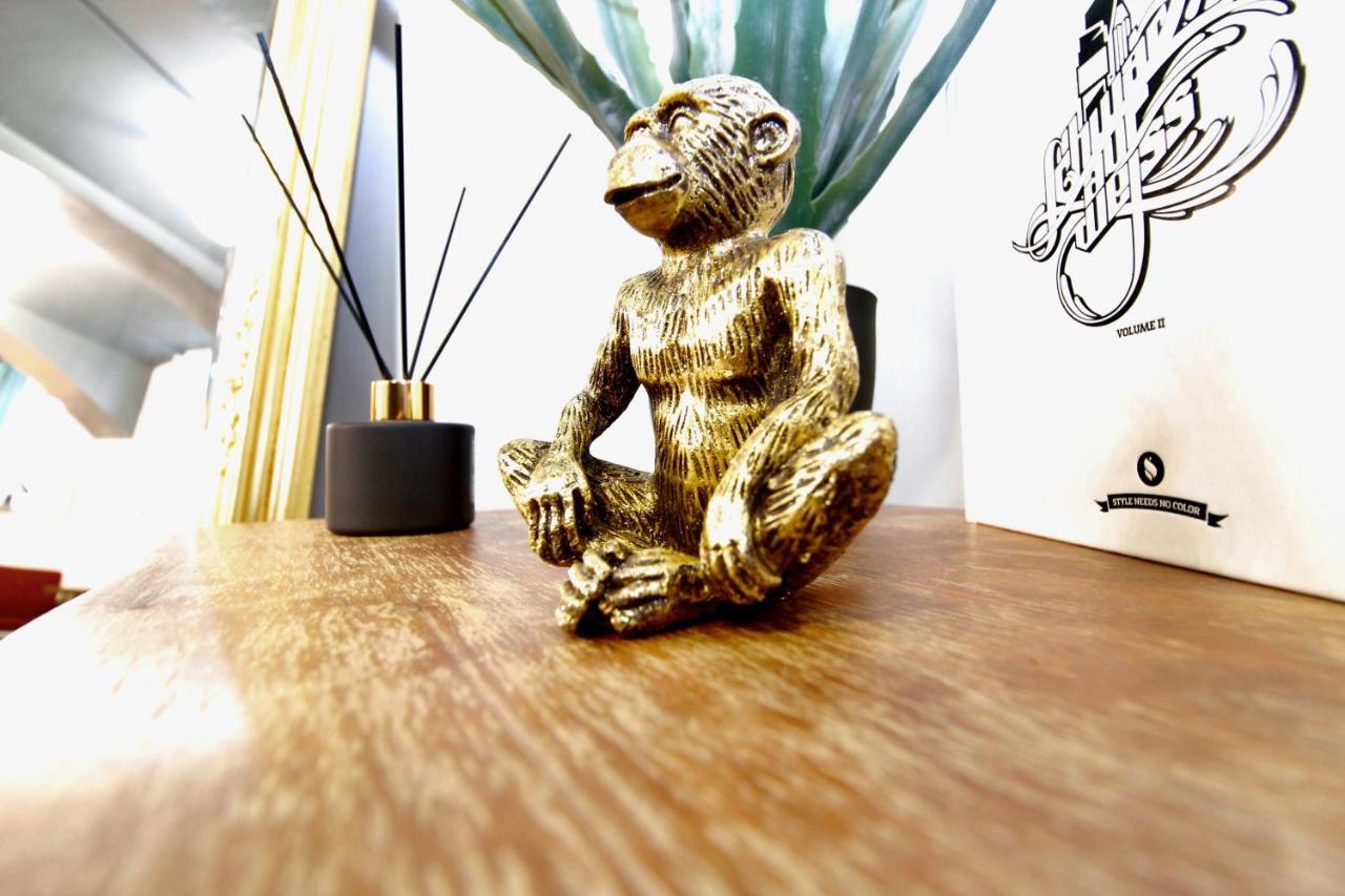Artist In Center Apartment