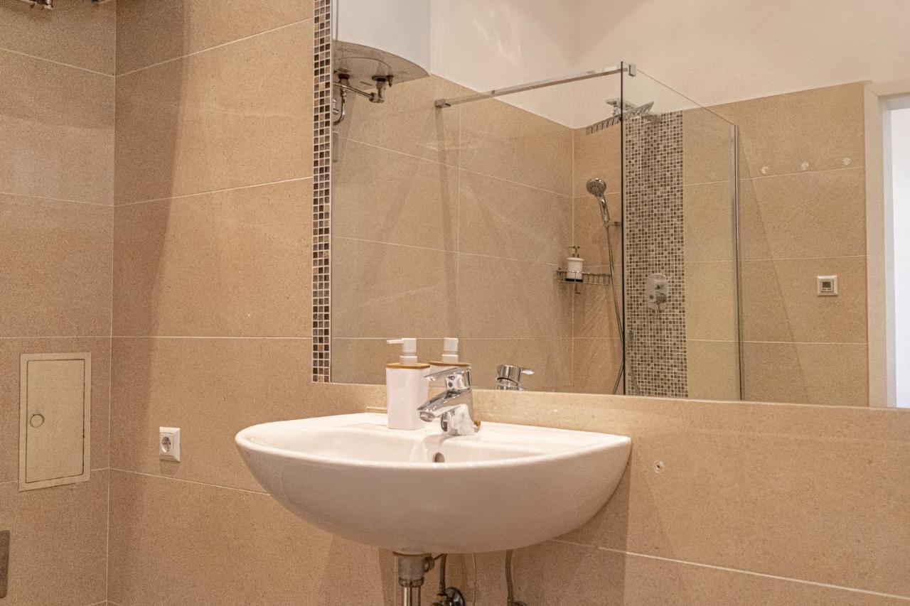 Apartment Bright & Stylish, 2 Neighboring - 4brs Wien