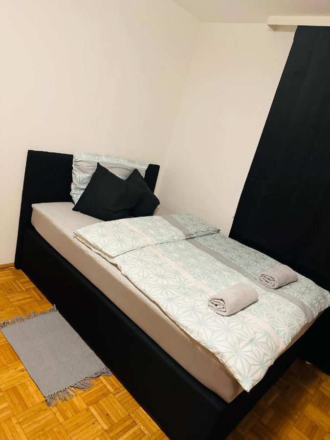 The Tiny Apartment *