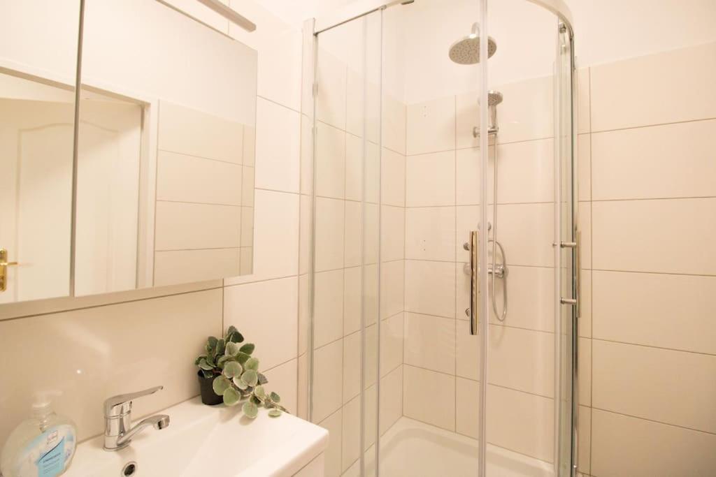 Apartment Stilvolle Urbane Auszeit L Lf19 Vienna