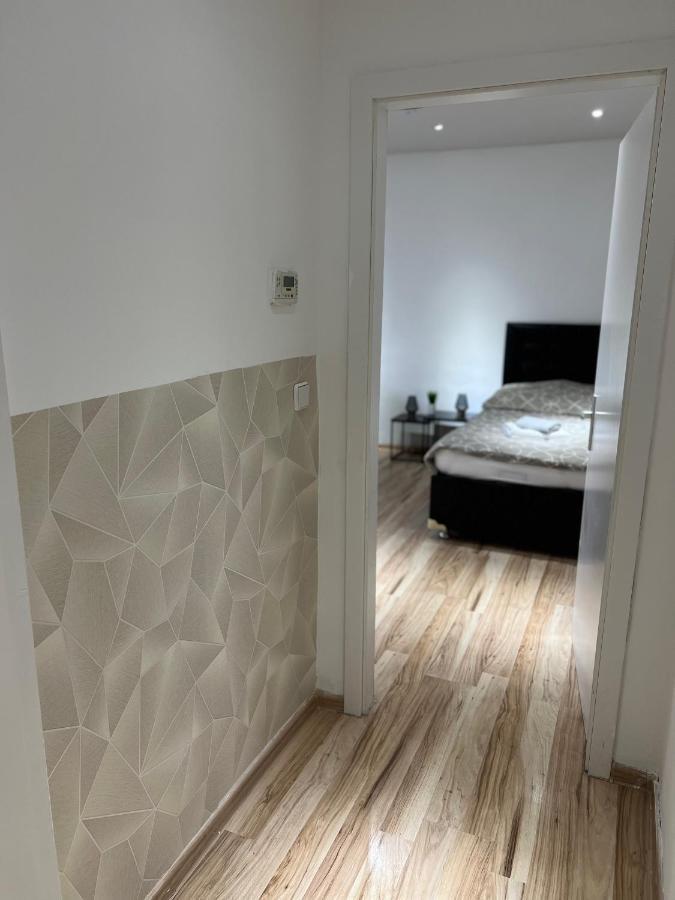 Mateo I Contactless Check-in Apartment