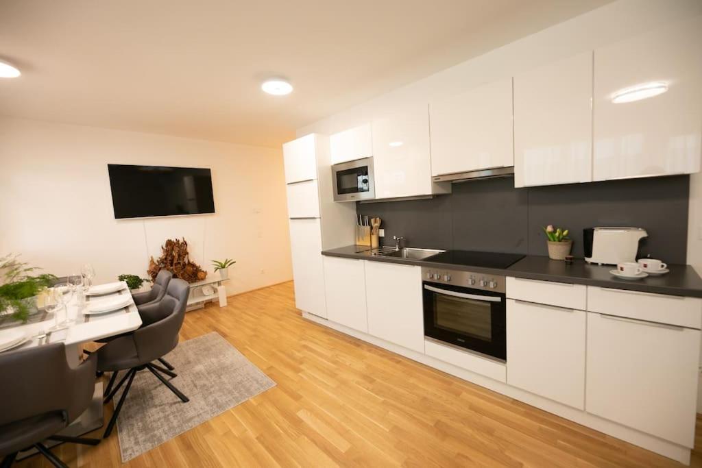 Schoenes Living Am Donauufer Apartment