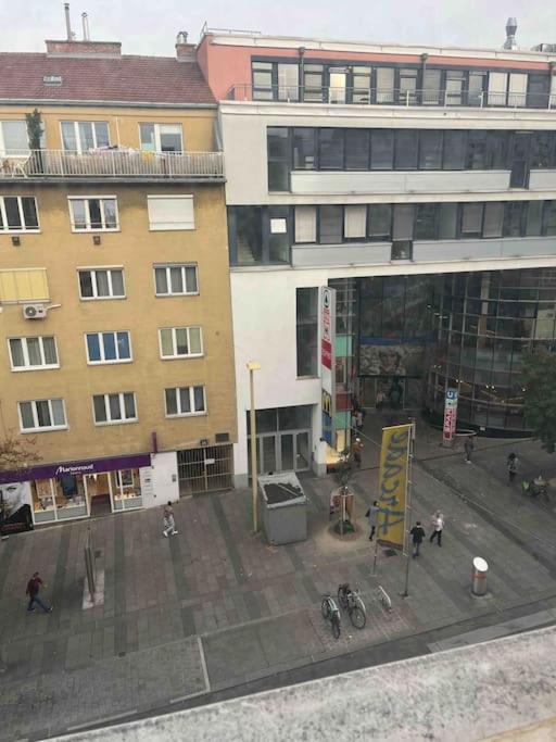 Rare Hidden 1bd Gem On Shopping Street Near Schoenbrunn W Lift Access *
