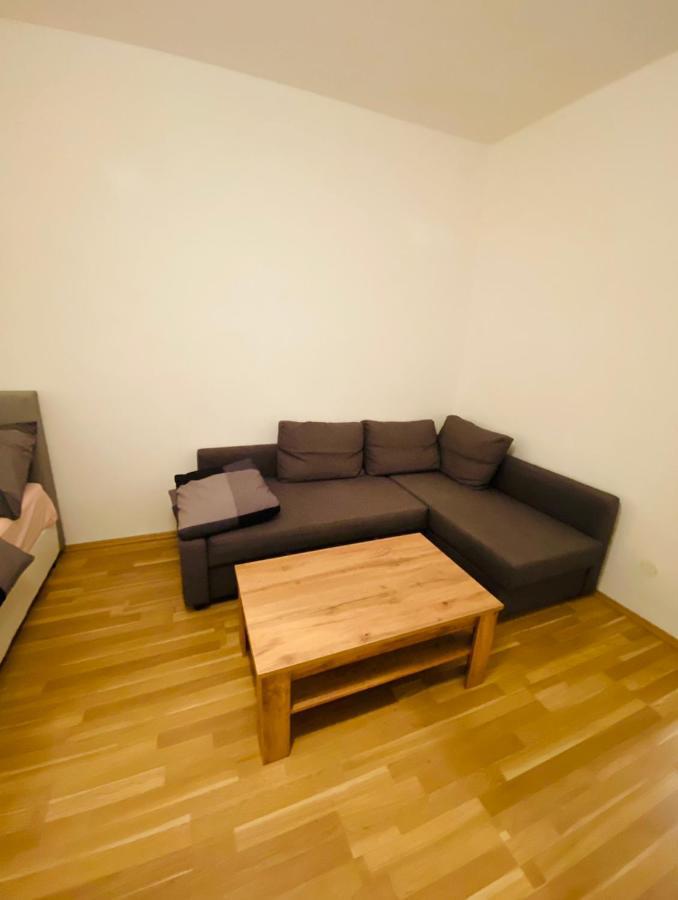 Hollergasse 22 *
