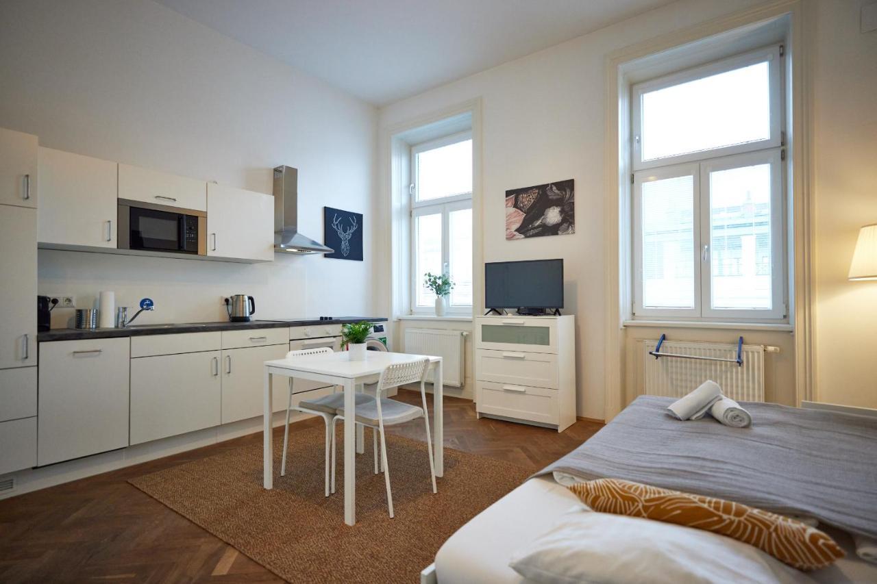 Close To Metro Iii Apartment