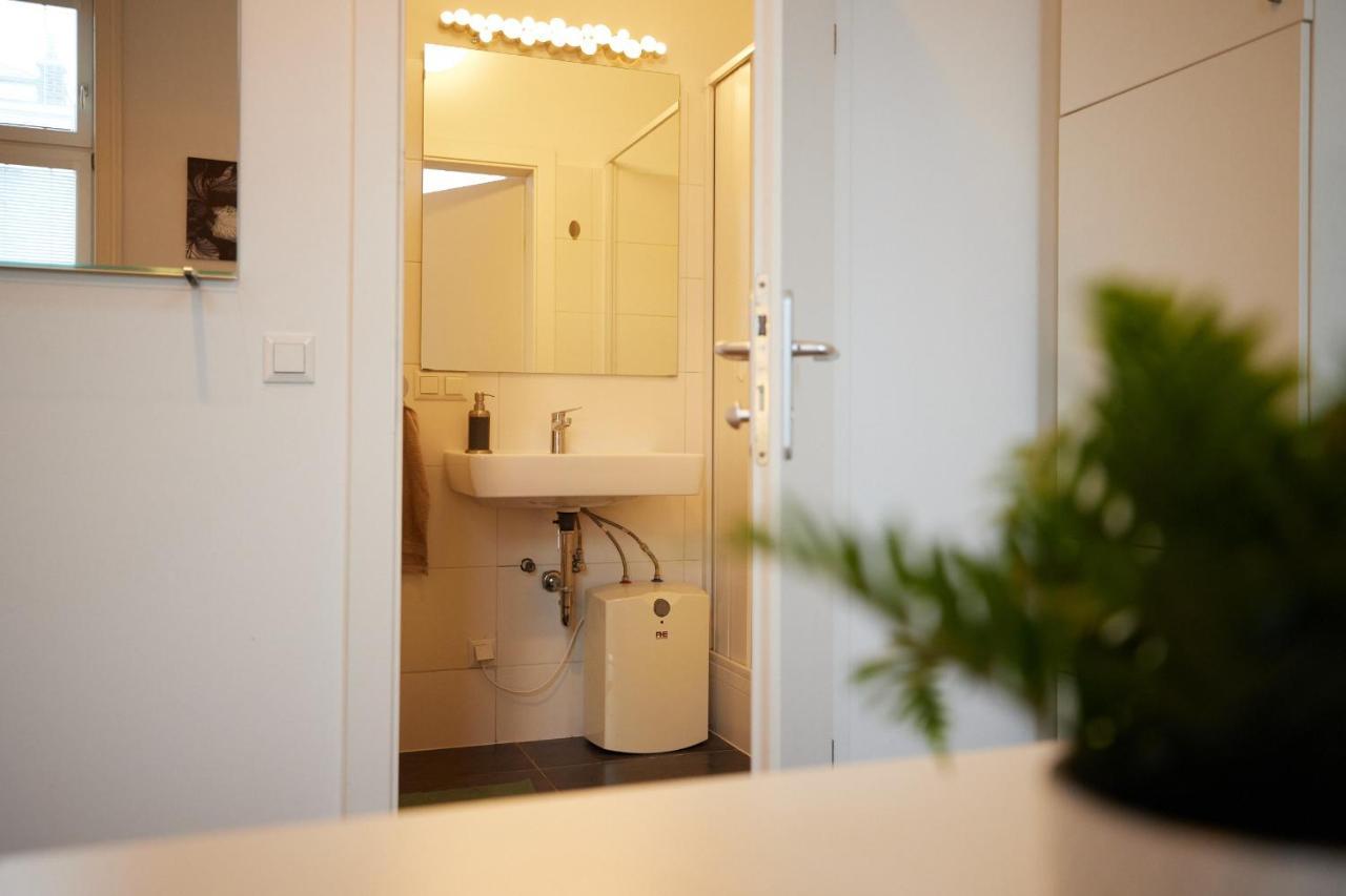 Close To Metro Iii Apartment