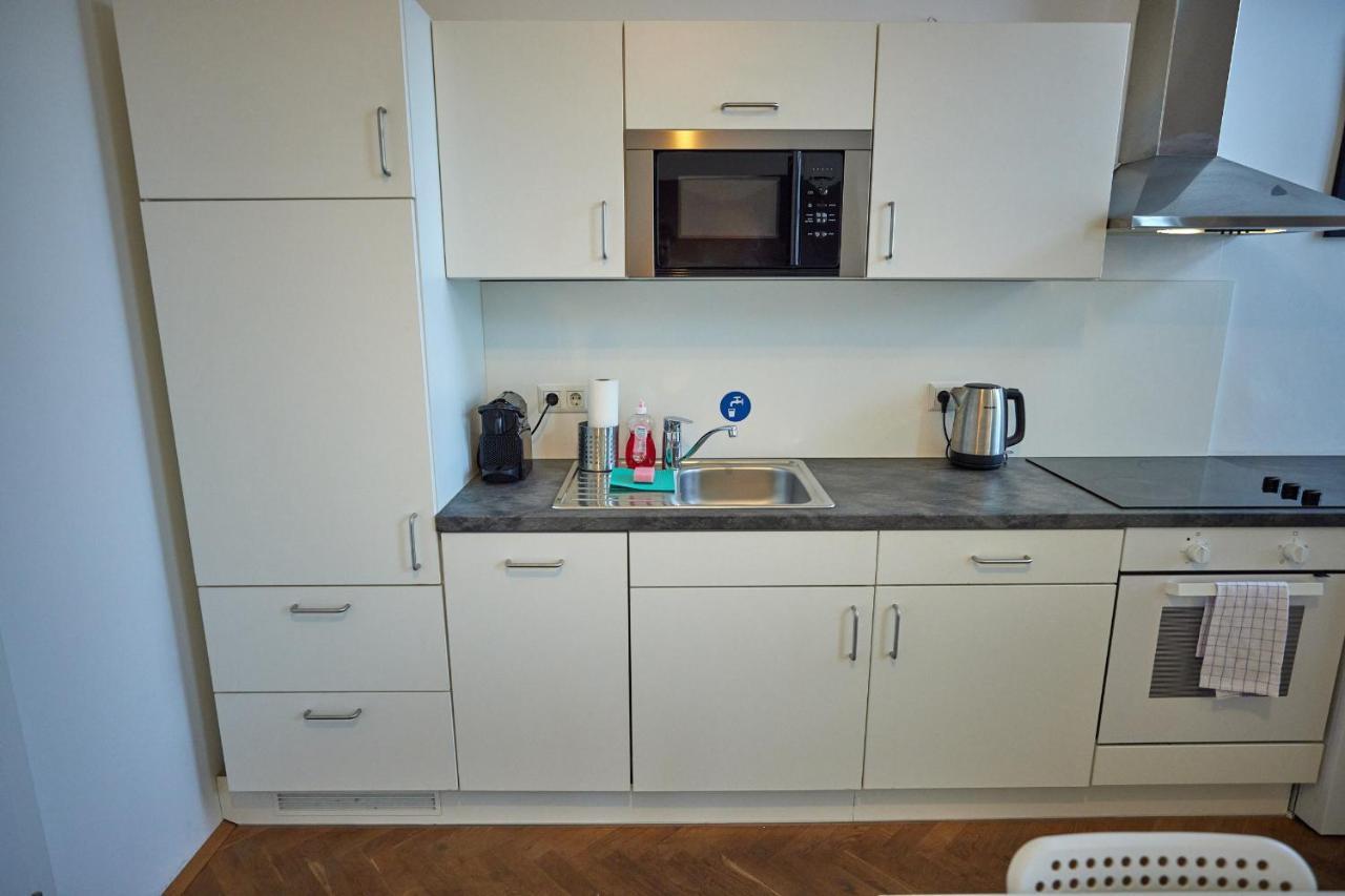 Close To Metro Iii Apartment *