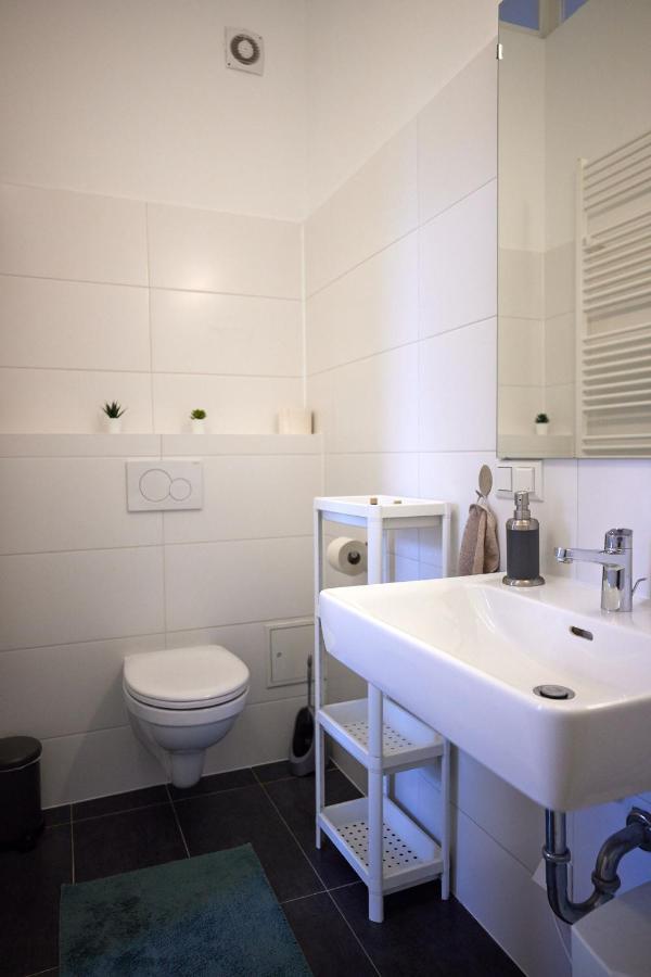 Close To Metro Iii Apartment