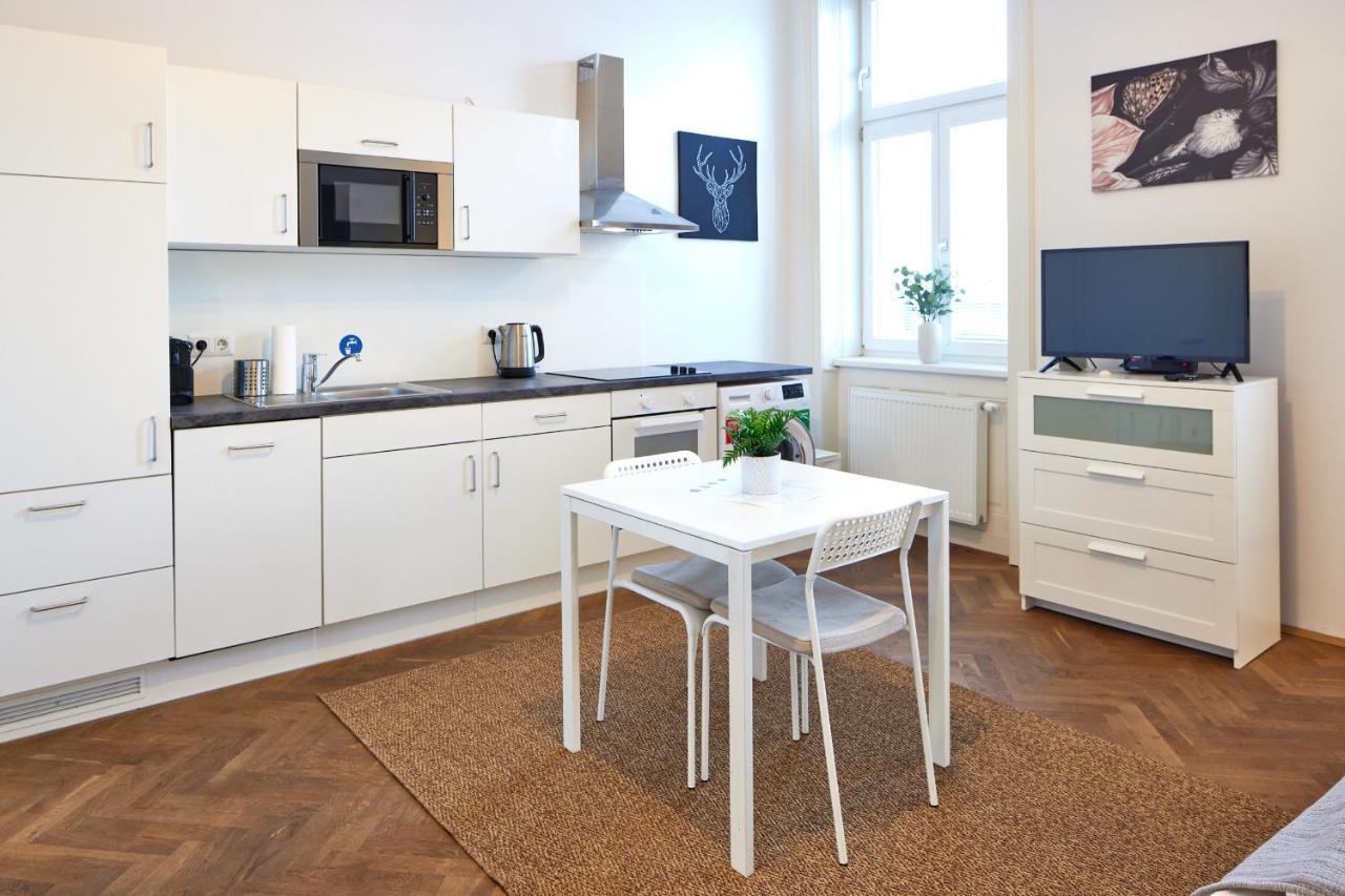 Close To Metro Iii Apartment