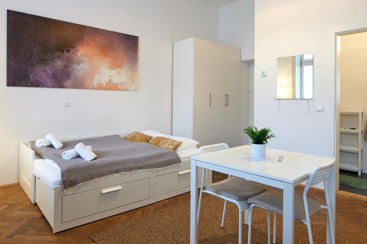 Close To Metro Iii Apartment *