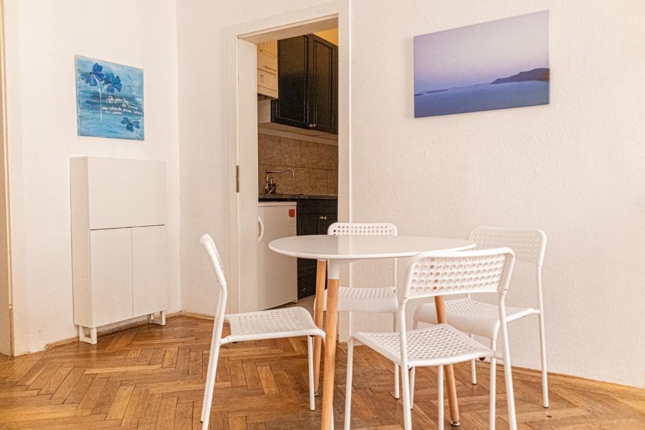Apartment Peerles 2br Apt. Perfectly Situated&well Connected *