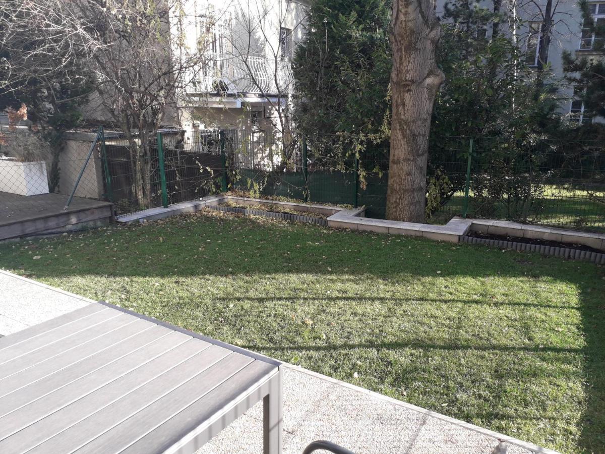 Cosy Flat In The Quiet Area With Own Garden, Free Parking And Direct Public Transport Link To The Centre Vienna