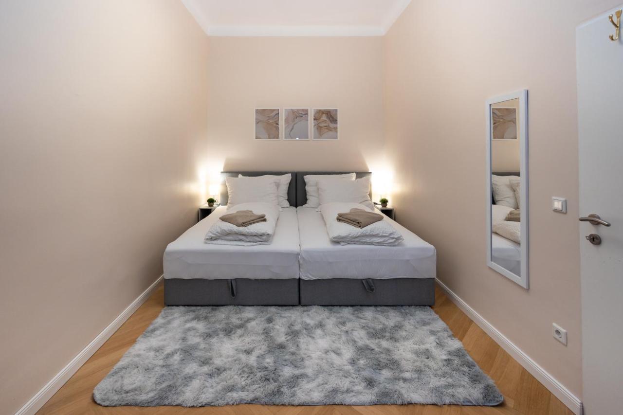 Charming Near Prater Apartment *