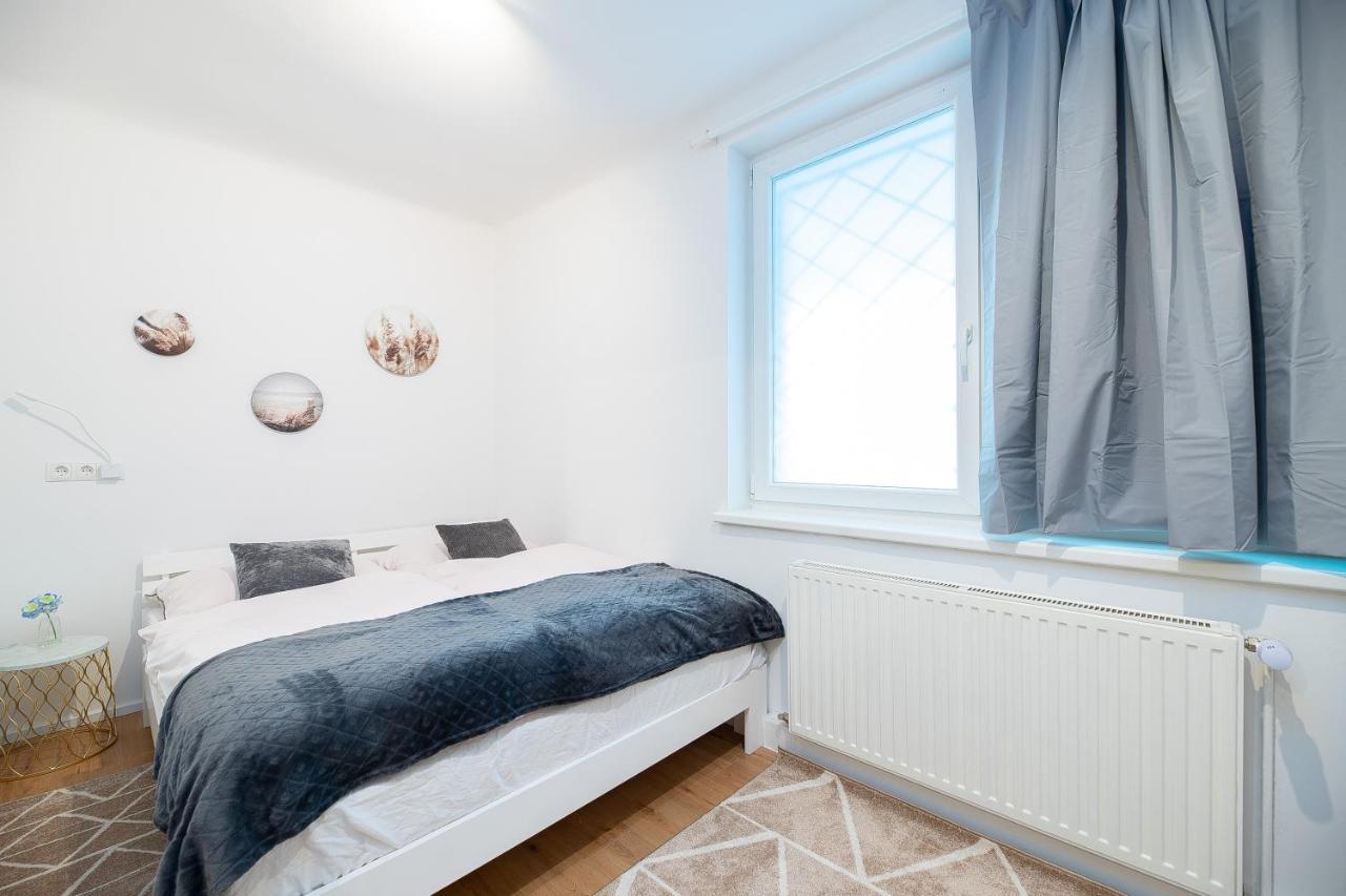 Design With Free Parking Near Schoennbrunn Palace Apartment