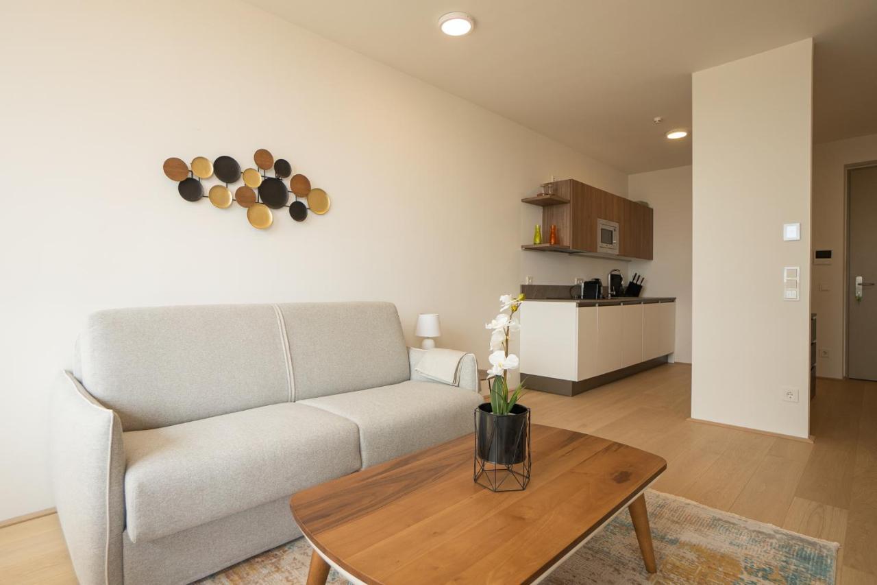 Posh On 22nd Floor + Loggia, Pool, Gym, Sauna Apartment *
