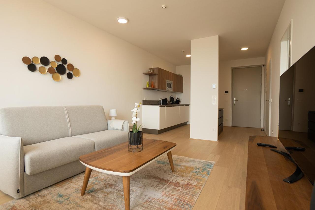 Posh On 22nd Floor + Loggia, Pool, Gym, Sauna Apartment