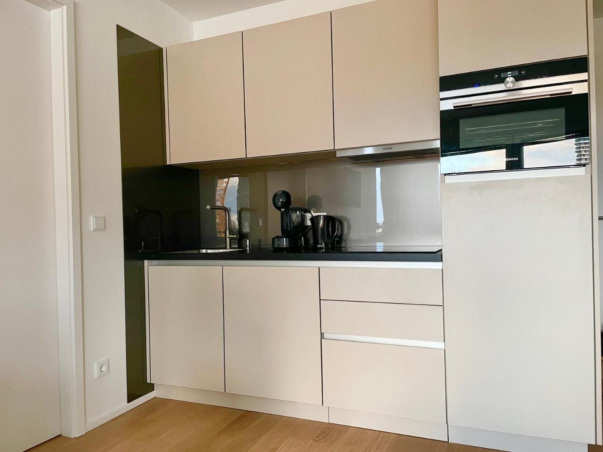 Appartamento Riverfront With Balcony & Ac