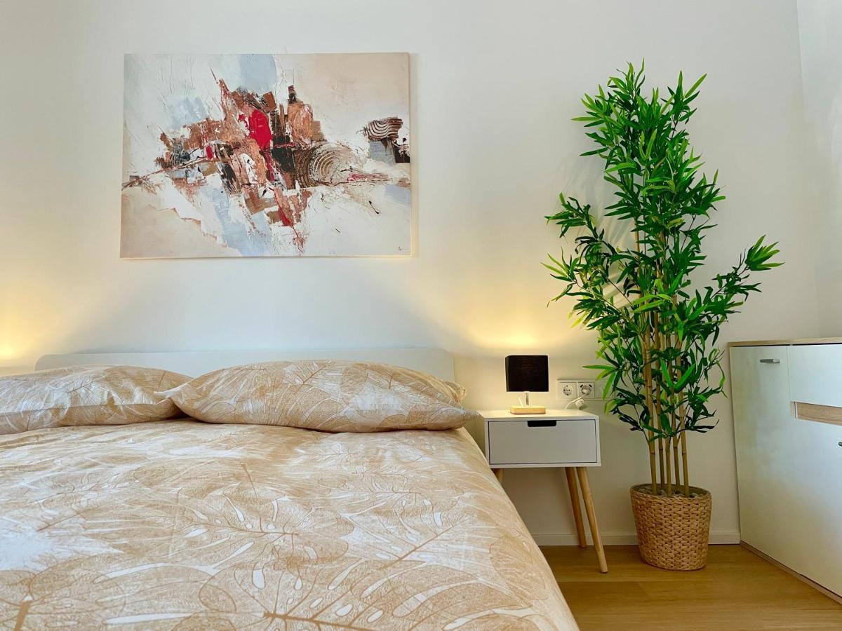 Appartamento Riverfront With Balcony & Ac *