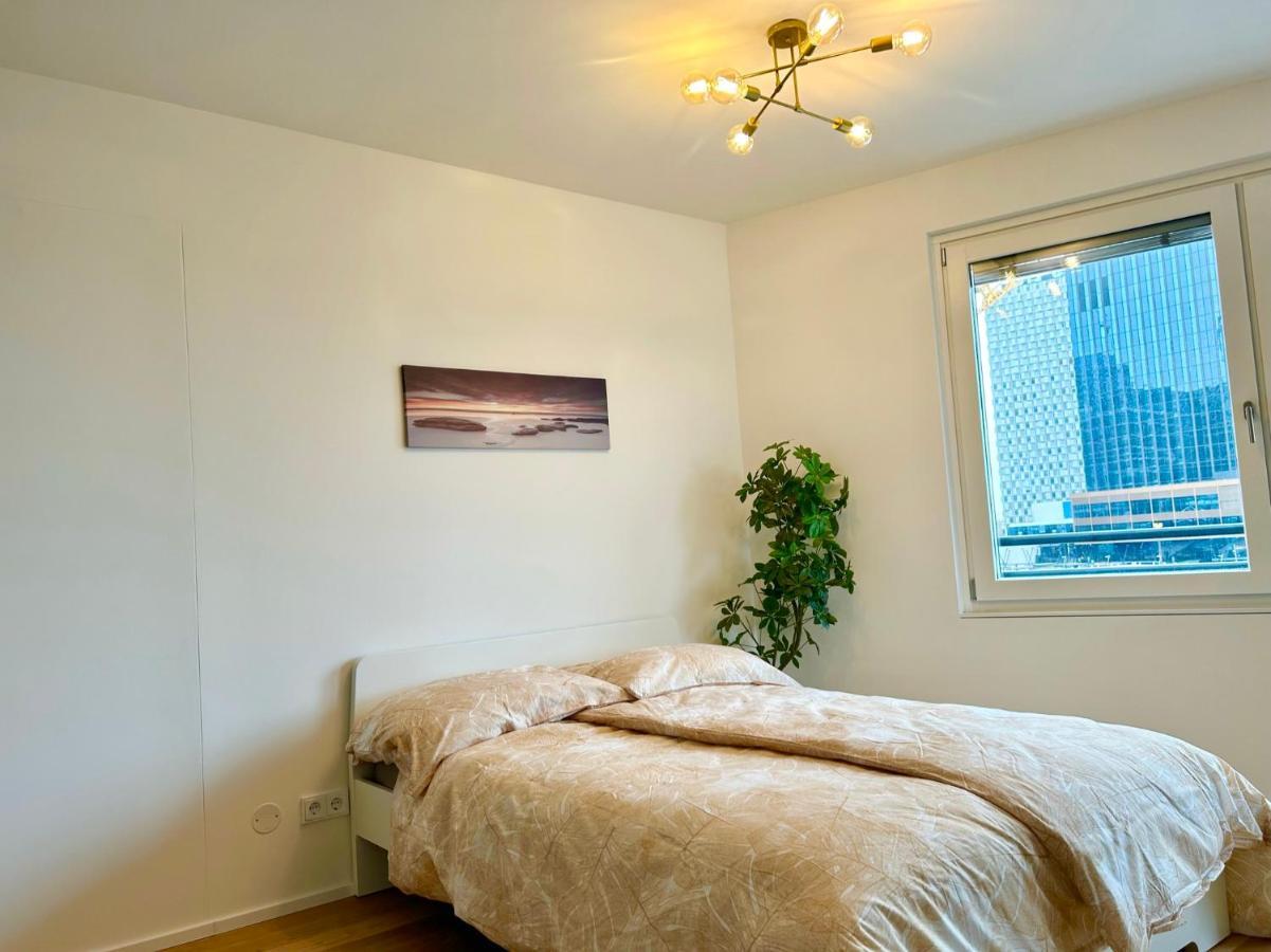 Appartamento Riverfront With Balcony & Ac