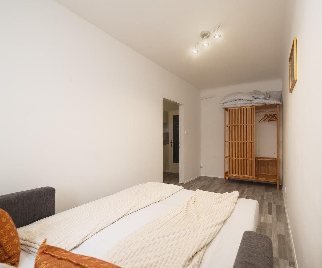 Brand-new On Shopping Street In Schoenbrunn With Lift Access * Vienna