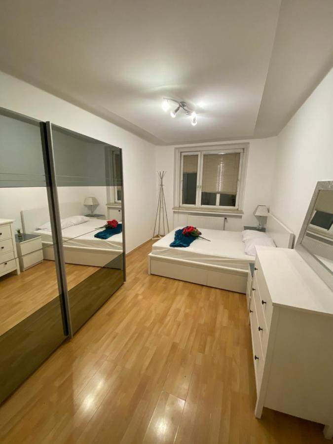 Grosszugiges 2-br-apt Im Zentrum * Vienna