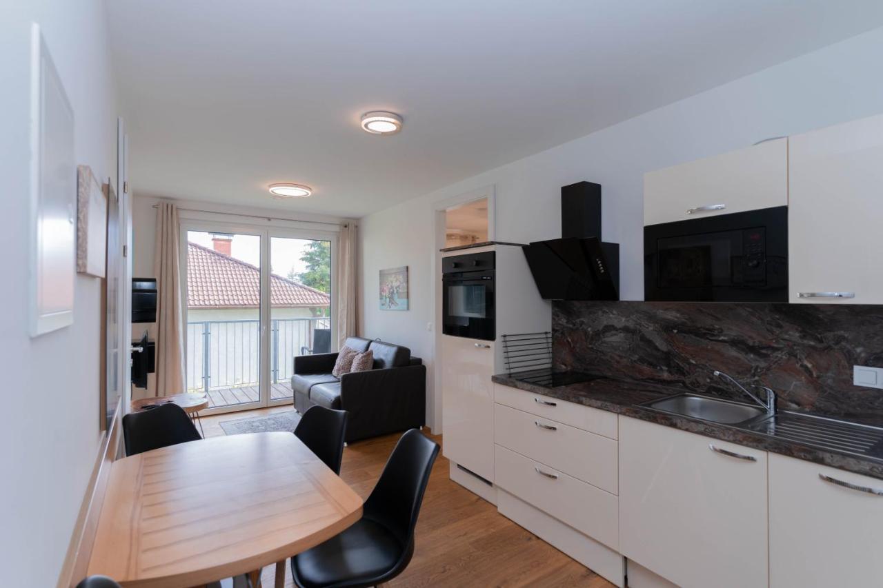 Modern With Private Balcony Near City Center Apartment Vienna
