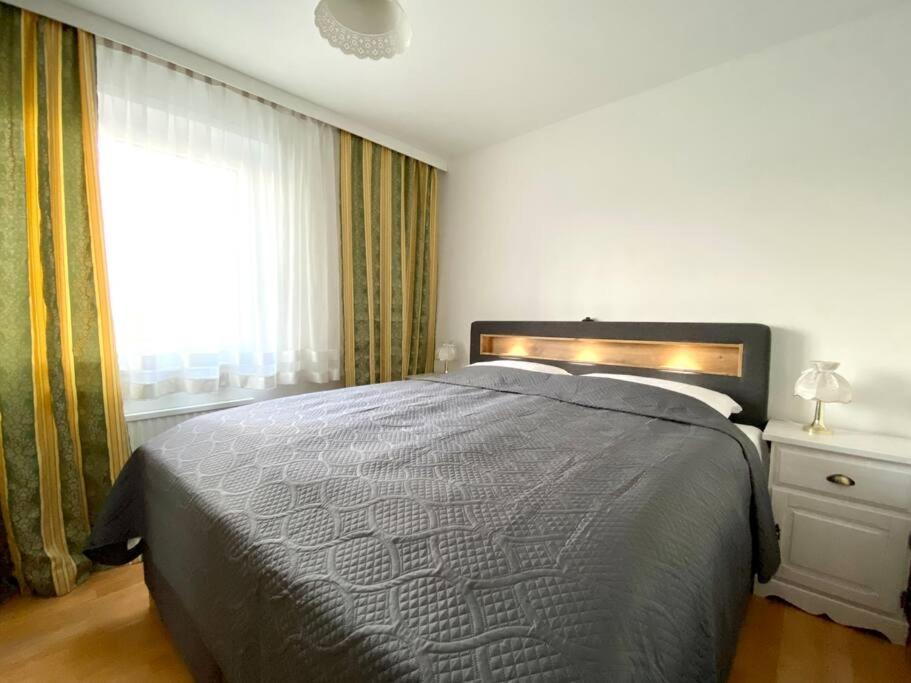 Near Vic Austria Center, 90sqm, 3br, Lr, Kitchen, 6min To Vic, 10min To City U1 Viena