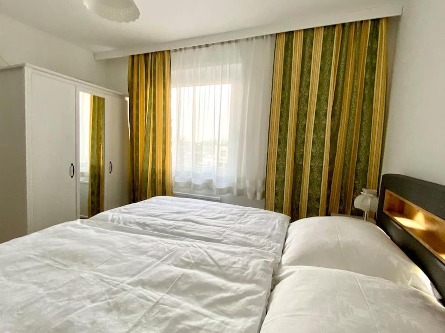 Near Vic Austria Center, 90sqm, 3br, Lr, Kitchen, 6min To Vic, 10min To City U1
