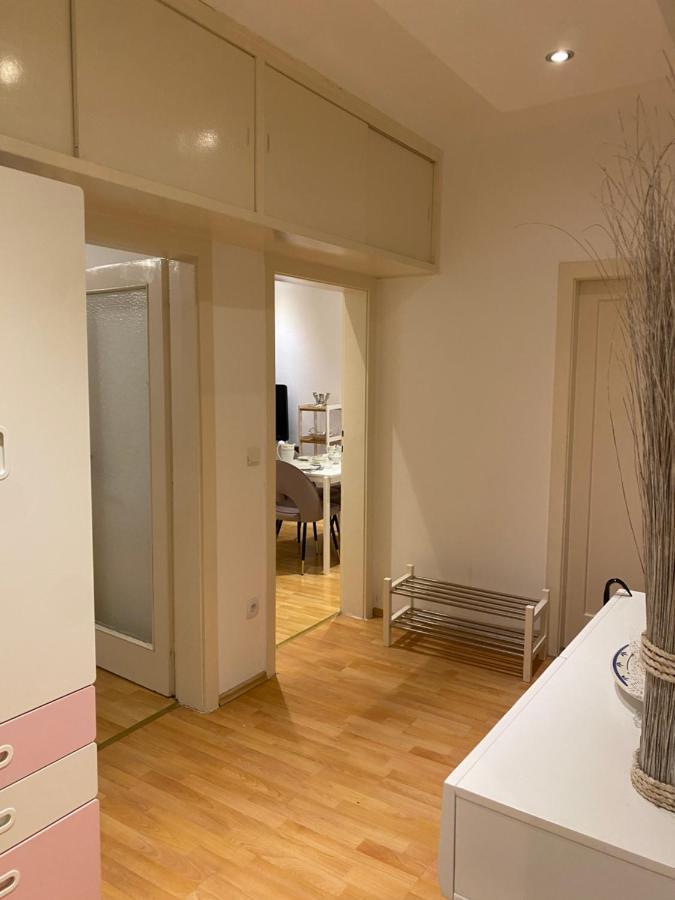 Grosszugiges 2-br-apt Im Zentrum * Vienna