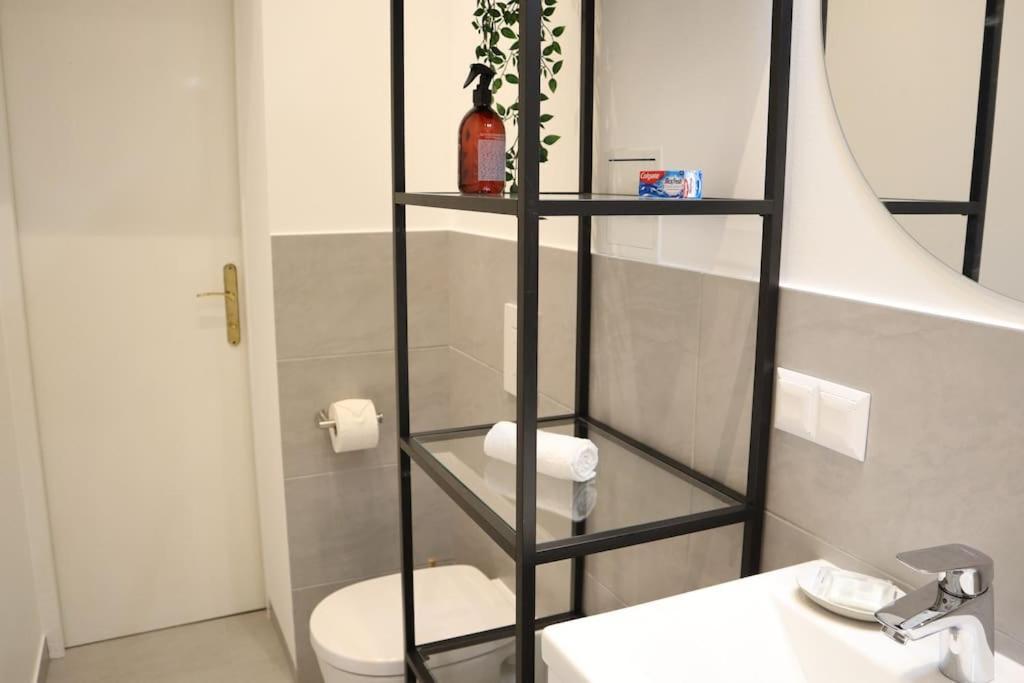 Bloom - Cozy Apartment, 5 Stops To Center Apartment *
