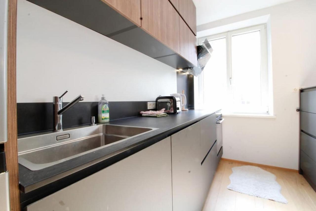 Engerth Moderne Mit Ruhiger Lage Und Balkon Appartamento