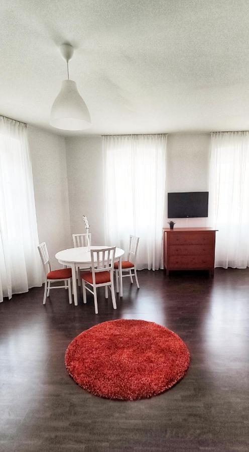 Helle Zweiraumwohnung In Wohngebiet *