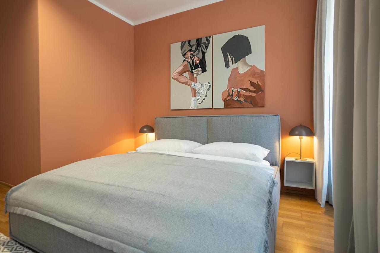 Bright 3-room With A King-size Bed Apartment *