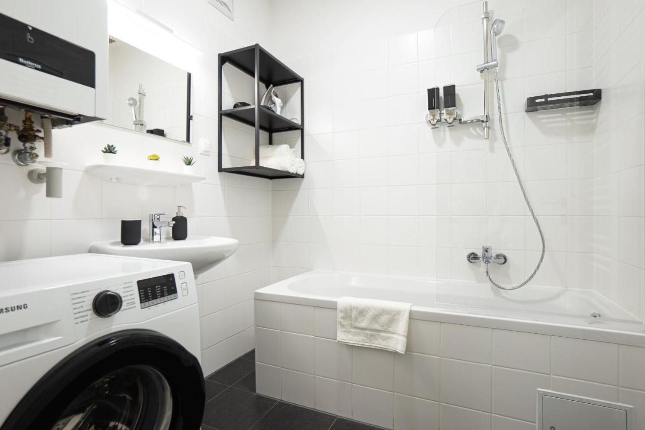 Apartment Bright 3-room With A King-size Bed *