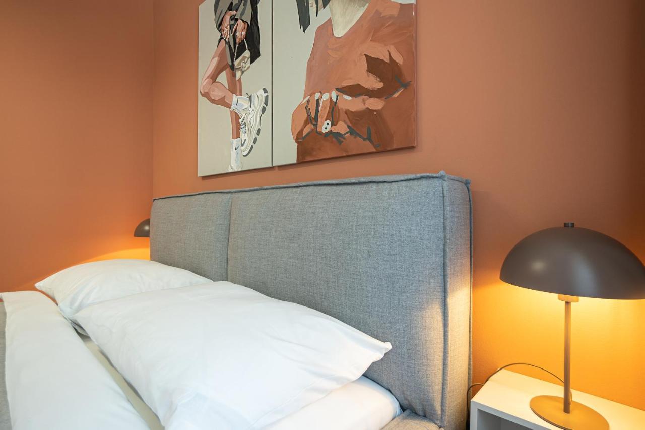 Bright 3-room With A King-size Bed Apartment *