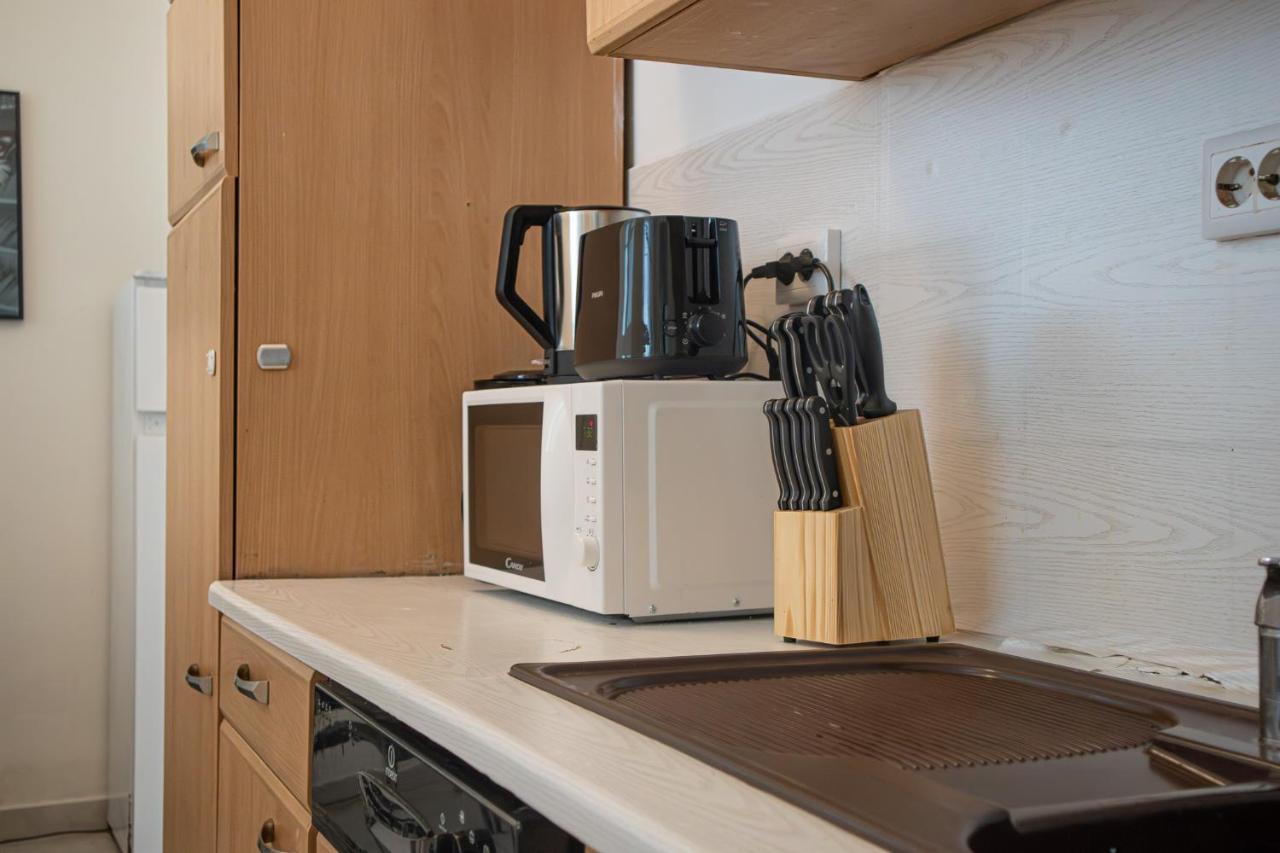 Inviting 2br Centrally Located Apartment *