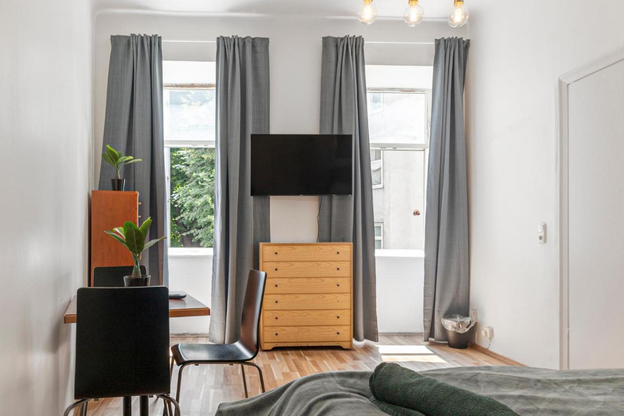 Budget & Friendly 1br Well Connected *