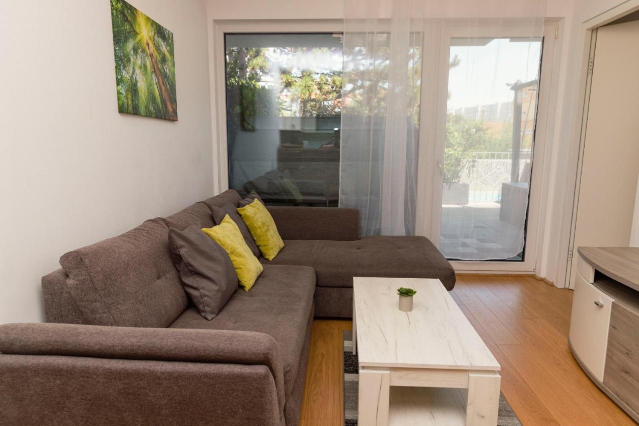 Pool And Hot Tub - Romantic Hideaway Apartment Vienna